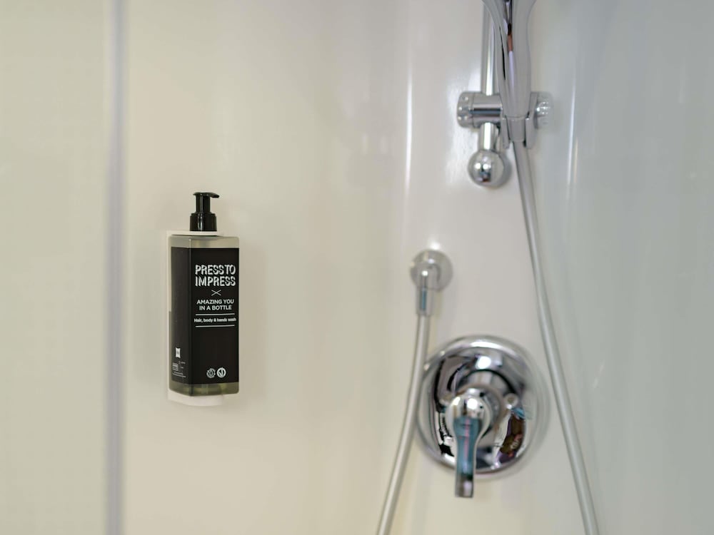 Habitación estándar con 2 camas individuales del hotel Ibis Heilbronn City. Foto 12