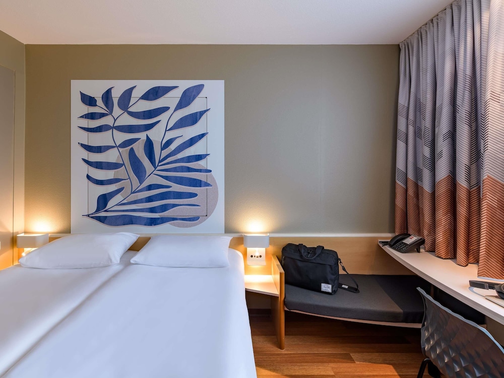 Habitación estándar con 2 camas individuales del hotel Ibis Heilbronn City. Foto 13