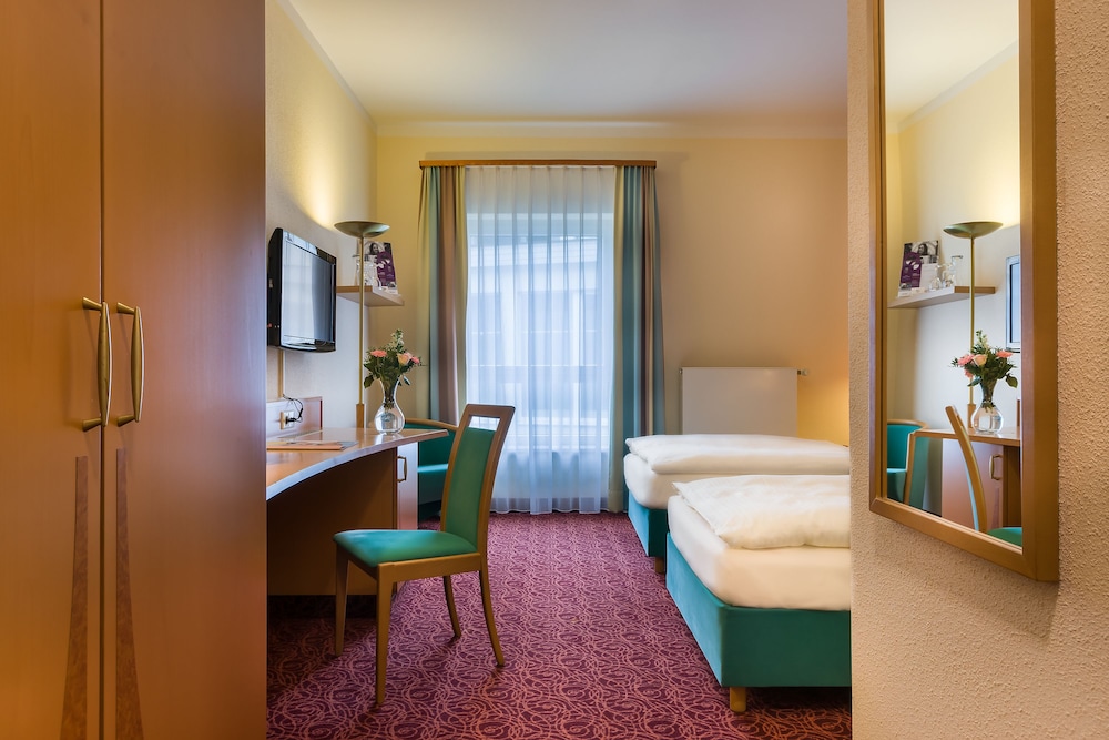 Habitación Standard con 2 camas individuales del hotel Mercure Ingolstadt. Foto 4