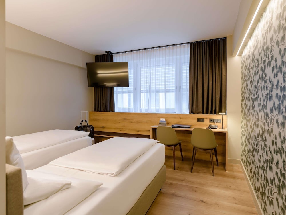 Habitación estándar con dos camas individuales del hotel Mercure München Altstadt. Foto 1