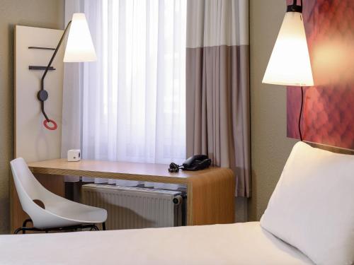 Habitación Doble - 2 camas del hotel Ibis Muenchen City. Foto 3
