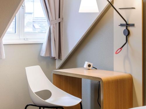 Habitación Doble Confort con sofá cama del hotel Ibis Muenchen City. Foto 5