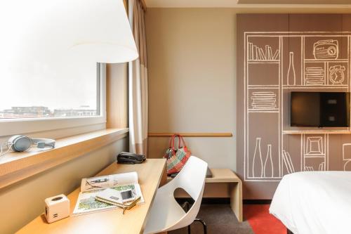 Habitación Doble Estándar del hotel Ibis Muenchen City. Foto 18