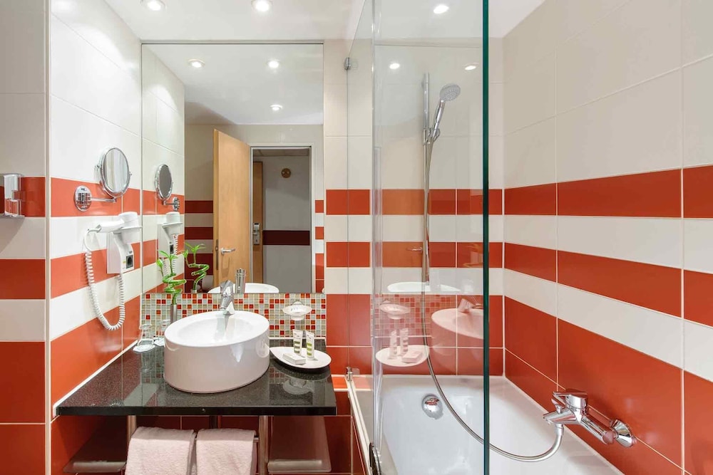 Habitación Doble Estándar del hotel MERCURE MUNCHEN SCHWABING. Foto 2