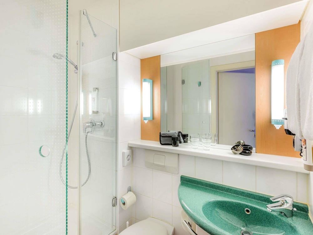Habitación Estándar con 1 cama doble del hotel Ibis Ulm City. Foto 5