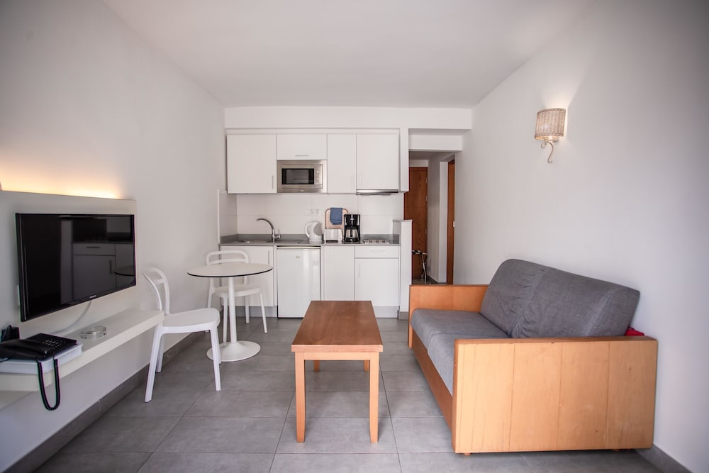 Bungalow clásico, junto a la piscina del hotel Caybeach Princess. Foto 10