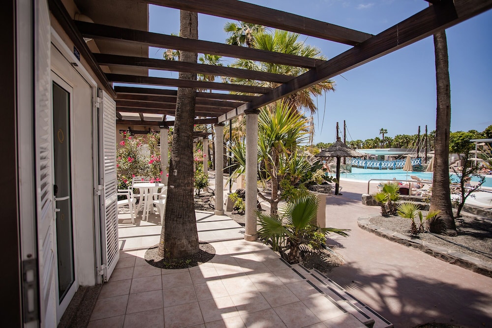 Bungalow clásico, junto a la piscina del hotel Caybeach Princess. Foto 14