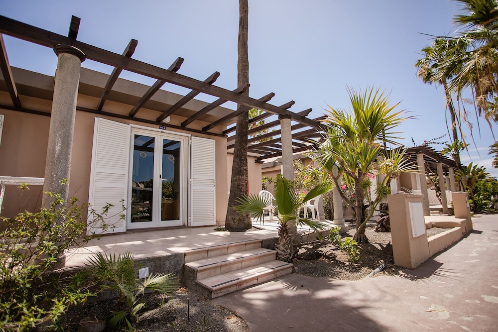 Bungalow clásico, junto a la piscina del hotel Caybeach Princess. Foto 17