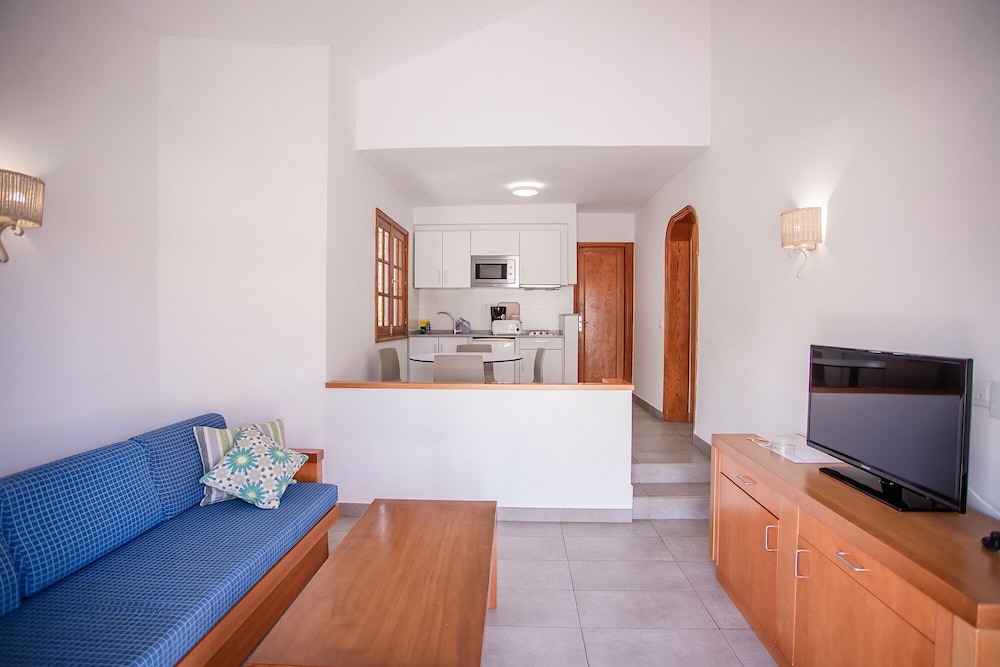 Bungalow Balcón o Terraza 2 habitaciones Sofá Cama incluido del hotel Caybeach Princess. Foto 1