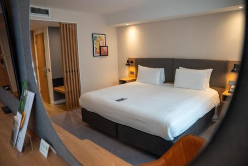Habitación Premium con cama extragrande del hotel Holiday Inn London - Whitechapel. Foto 2