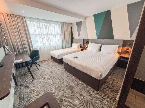 Habitación Estándar con cama doble e individual del hotel Holiday Inn London - Whitechapel. Foto 3