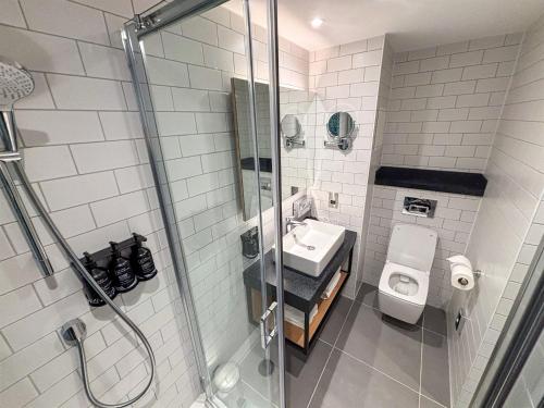Habitación Doble Estándar - 2 camas del hotel Holiday Inn London - Whitechapel. Foto 1