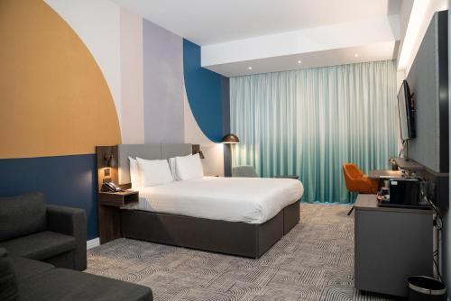 Habitación Premium con cama extragrande y sofá cama del hotel Holiday Inn London - Whitechapel