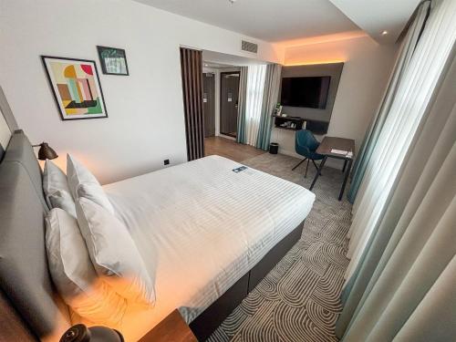 Habitación Doble Estándar del hotel Holiday Inn London - Whitechapel. Foto 5