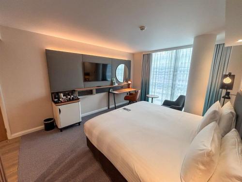 Habitación Premium con cama extragrande del hotel Holiday Inn London - Whitechapel. Foto 10