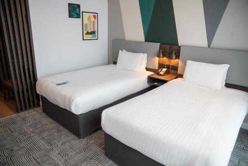 Habitación Doble Estándar - 2 camas del hotel Holiday Inn London - Whitechapel. Foto 7