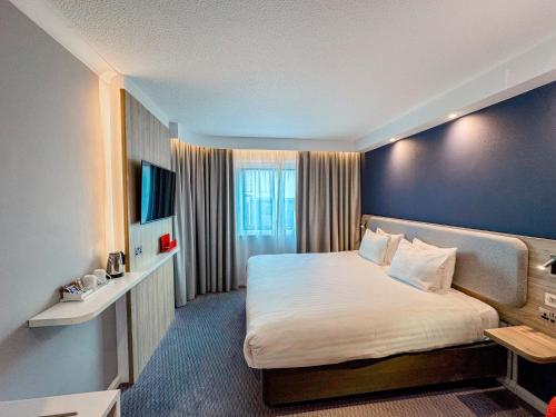 Habitación estándar con desayuno caliente gratuito del hotel Holiday Inn Express London - Stratford, An Ihg. Foto 8