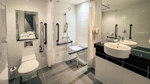 Habitación Doble con desayuno caliente gratuito - Adaptada para personas de movilidad reducida del hotel Holiday Inn Express London - Stratford, An Ihg. Foto 5