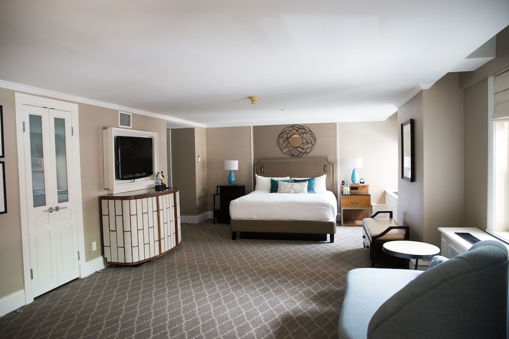Habitación Deluxe, 1 cama de matrimonio, vistas a la ciudad del hotel Fairmont Le Chateau Frontenac. Foto 1