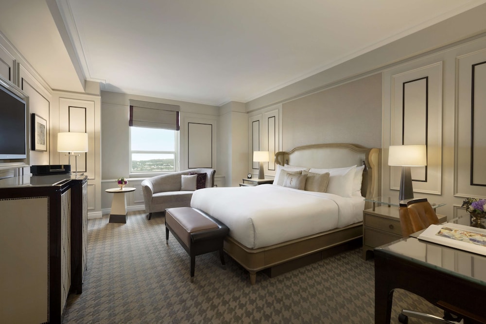 Fairmont Gold, 1 cama de matrimonio, vistas al río del hotel Fairmont Le Chateau Frontenac. Foto 1