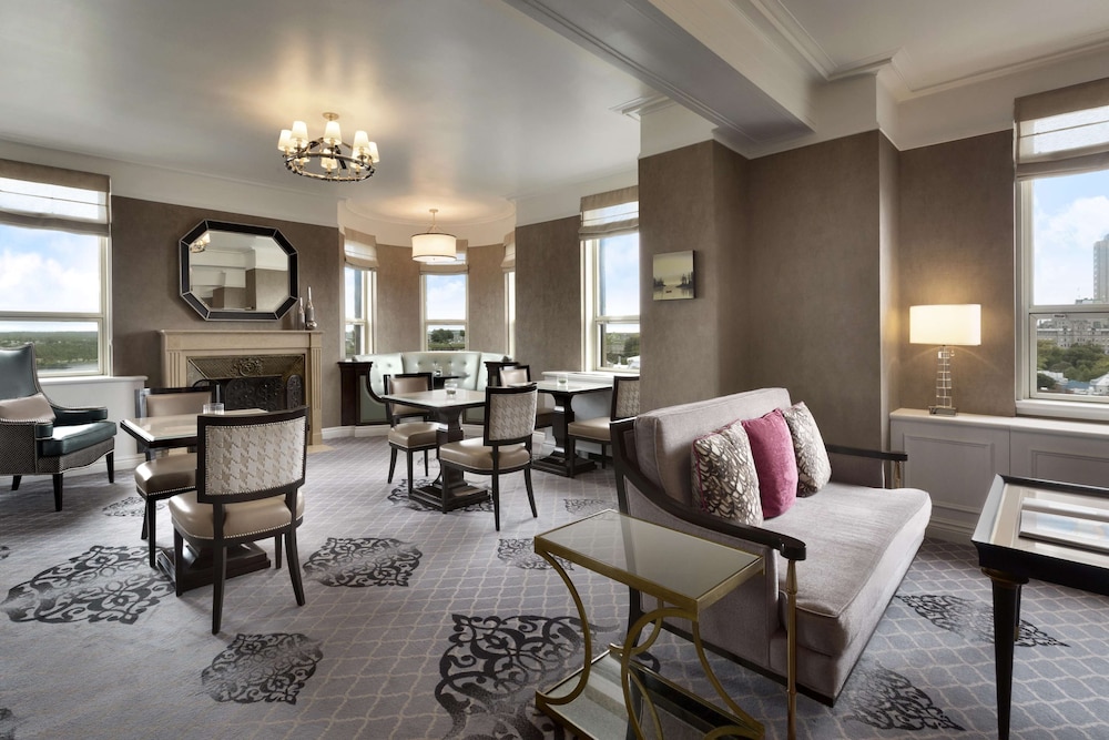 Fairmont Gold, Habitación Signature, 1 cama de matrimonio grande del hotel Fairmont Le Chateau Frontenac. Foto 5