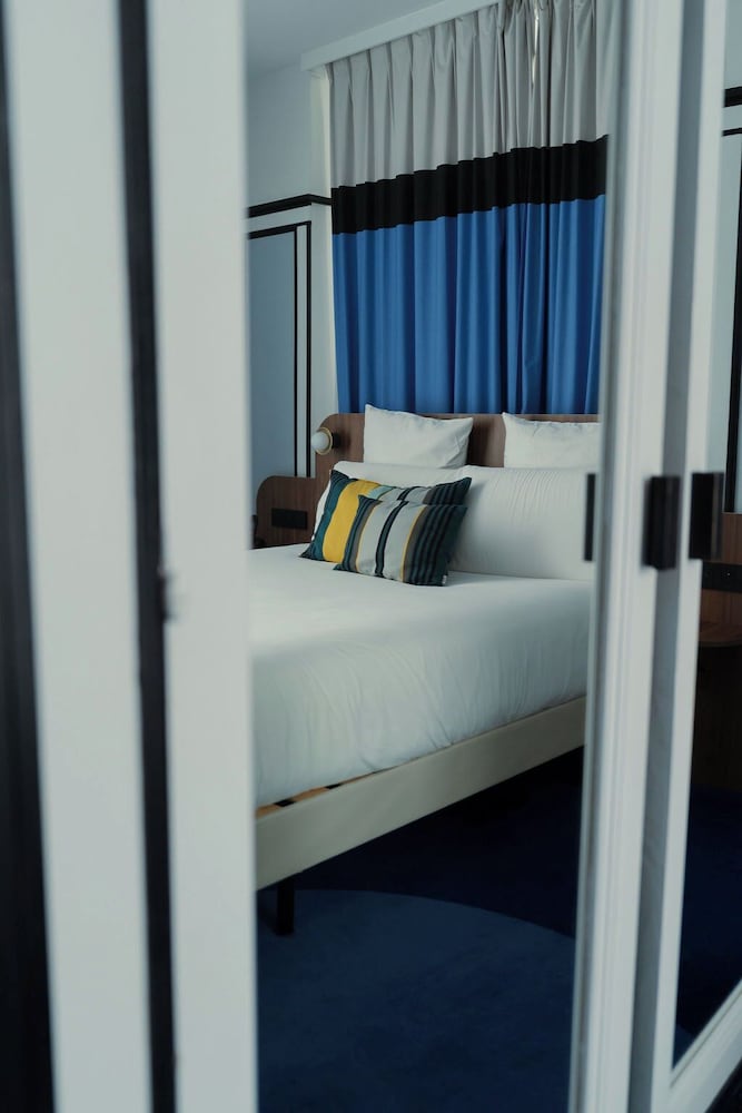 Habitación Superior con cama doble del hotel Plaza Biarritz Plage - Handwritten Collection. Foto 5
