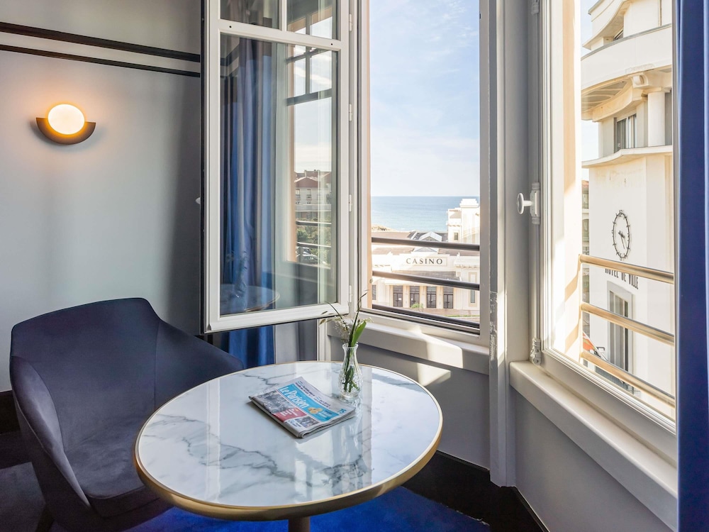 Habitación Deluxe con vistas al océano y cama doble del hotel Plaza Biarritz Plage - Handwritten Collection