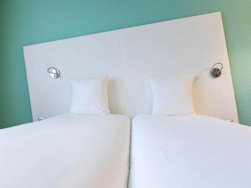 Estudio Superior con Dos Camas Individuales del hotel Mercure Paris Le Bourget. Foto 6