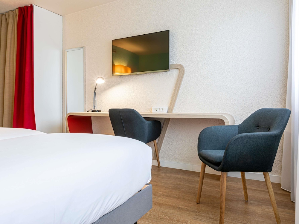 Estudio Superior con Cama Doble del hotel Mercure Paris Le Bourget. Foto 4