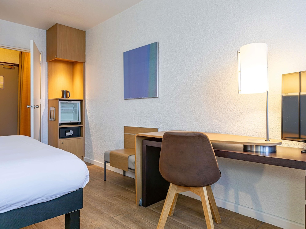 Estudio Superior con Cama Doble del hotel Mercure Paris Le Bourget. Foto 6