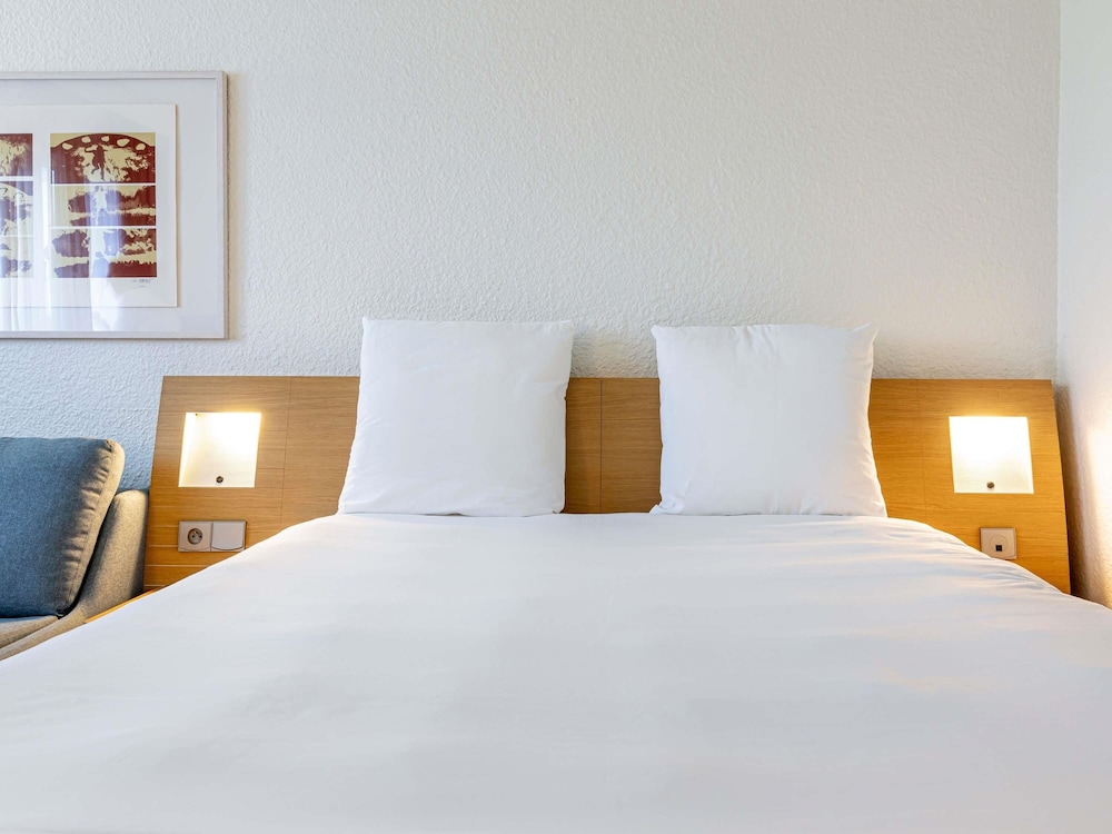 Estudio Superior con Cama Doble del hotel Mercure Paris Le Bourget. Foto 8
