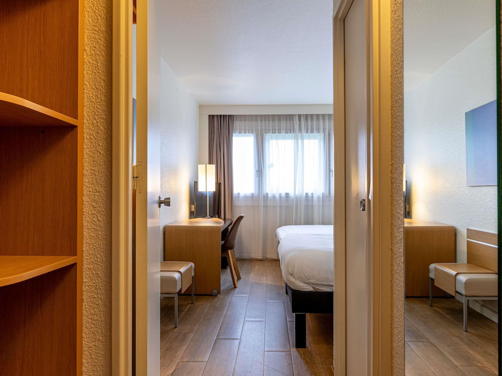 Habitación Estándar con 1 cama doble del hotel Mercure Paris Le Bourget. Foto 4