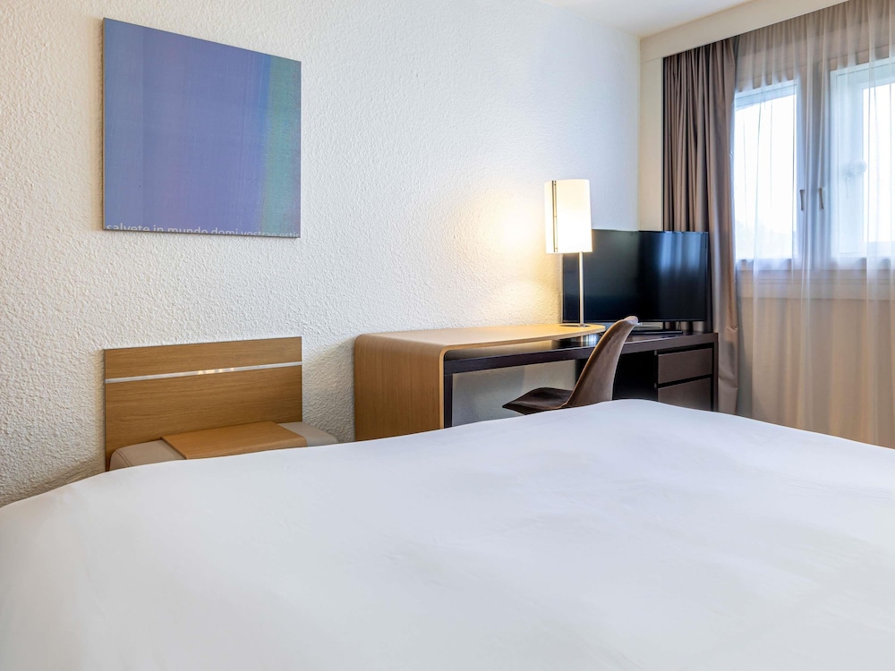 Habitación Estándar con 1 cama doble del hotel Mercure Paris Le Bourget. Foto 7