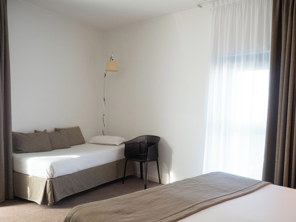 Habitación Superior con 1 cama doble y 1 sofá - cama individual del hotel Mercure Saint Malo Balmoral. Foto 5