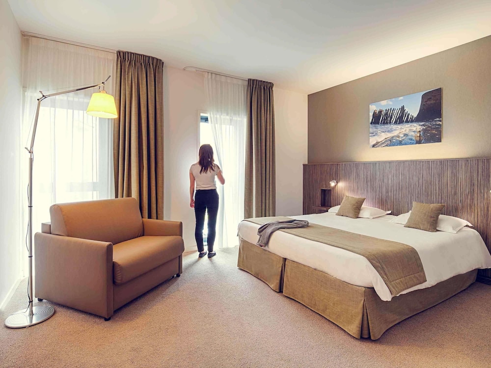 Habitación Superior con 1 cama doble y 1 sofá - cama individual del hotel Mercure Saint Malo Balmoral. Foto 6
