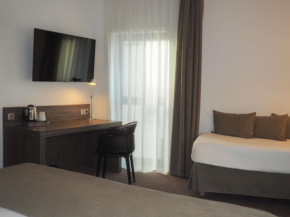 Habitación Superior con 1 cama doble y 1 sofá - cama individual del hotel Mercure Saint Malo Balmoral. Foto 8
