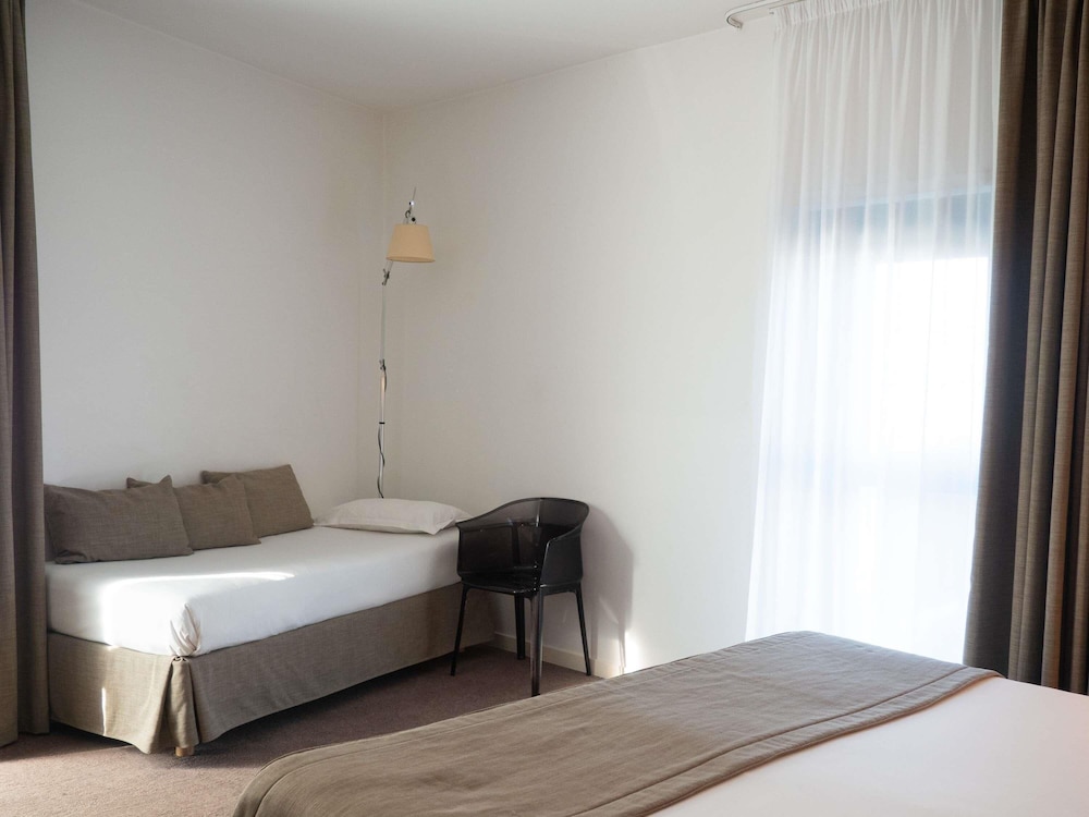 Habitación Superior con 1 cama doble y 1 sofá - cama individual del hotel Mercure Saint Malo Balmoral. Foto 10