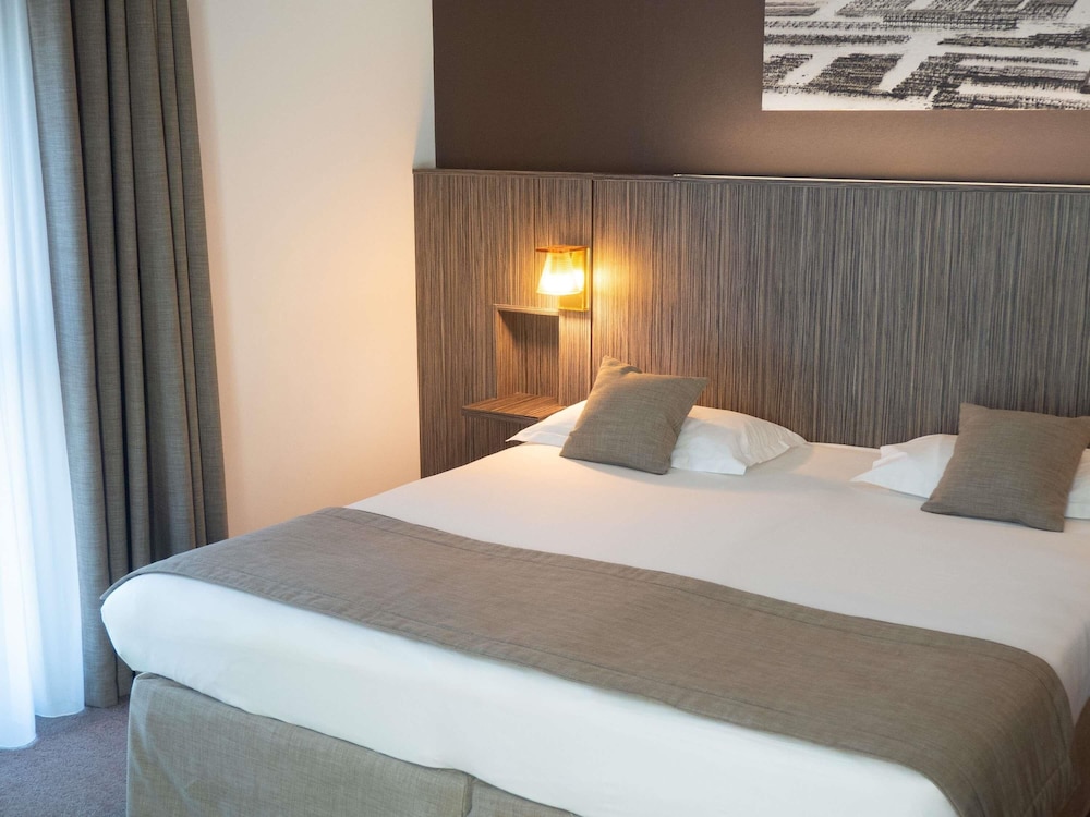Habitación Superior con 1 cama doble y 1 sofá - cama individual del hotel Mercure Saint Malo Balmoral. Foto 11