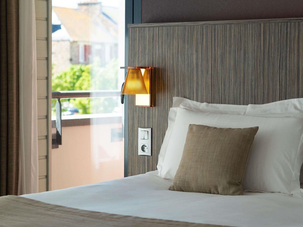 Habitación Privilege con balcón y 1 cama doble del hotel Mercure Saint Malo Balmoral. Foto 7