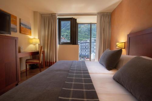 Habitación Doble con vistas a la ciudad del hotel Magic Andorra. Foto 5