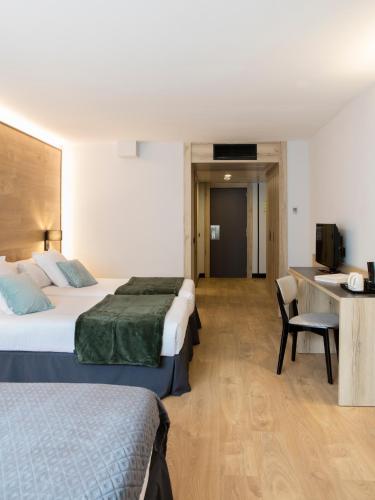 Habitación Triple del hotel Acta Arthotel. Foto 5