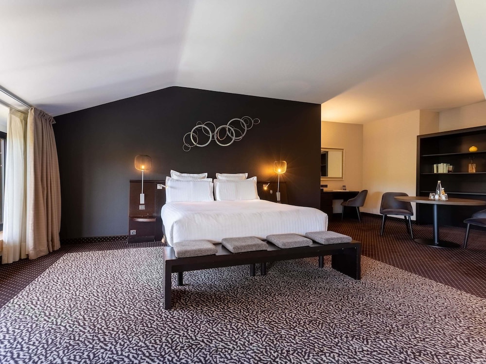 SUITE JUNIOR, 1 cama king size, 3er piso, vistas al Palacio del Gobernador del hotel La Citadelle Metz-mgallery. Foto 4