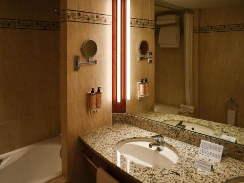 Habitación Doble Superior del hotel Mercure Andorra. Foto 2