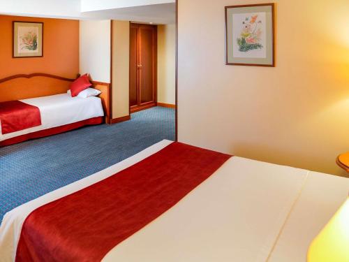 Habitación Superior con 1 cama doble y 1 cama individual del hotel Mercure Andorra. Foto 1