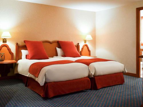 Suite Ejecutiva con una Cama Queen, Dos Camas Individuales y Sofá del hotel Mercure Andorra. Foto 6