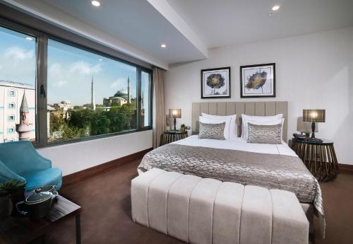Habitación Superior con vistas a la ciudad del hotel Vogue Hotel Supreme Istanbul. Foto 4