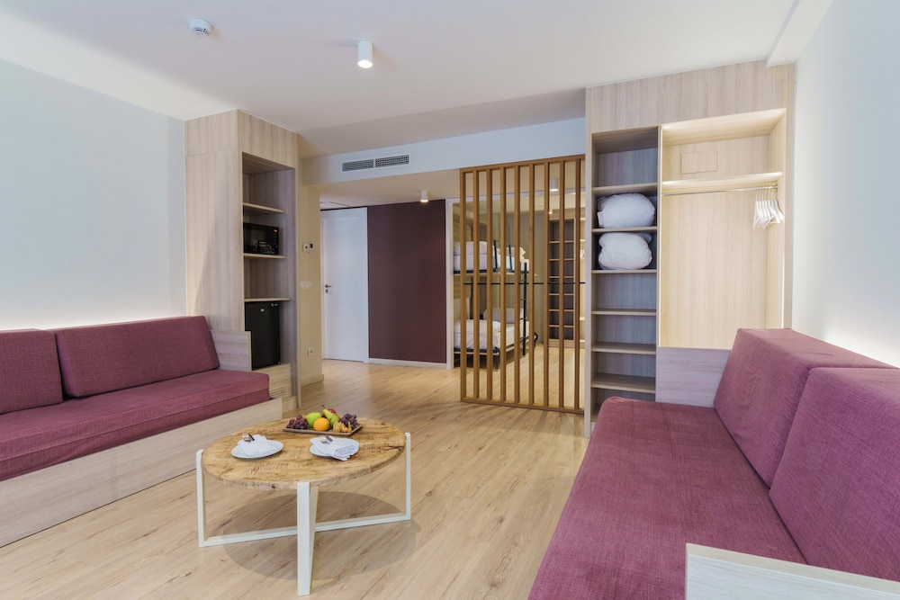 Habitación Familiar Deluxe, 8 personas del hotel Cosmos
