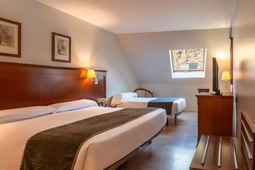 Habitación Triple del hotel Hesperia Andorra. Foto 2