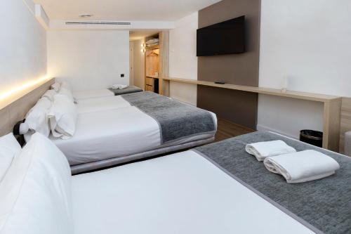 Habitación cuádruple del hotel Sercotel Delfos Andorra. Foto 2