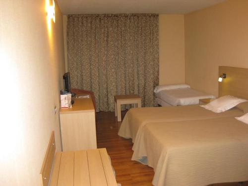 Habitación Triple con vistas a la montaña y acceso al spa del hotel Panorama and Spa. Foto 4